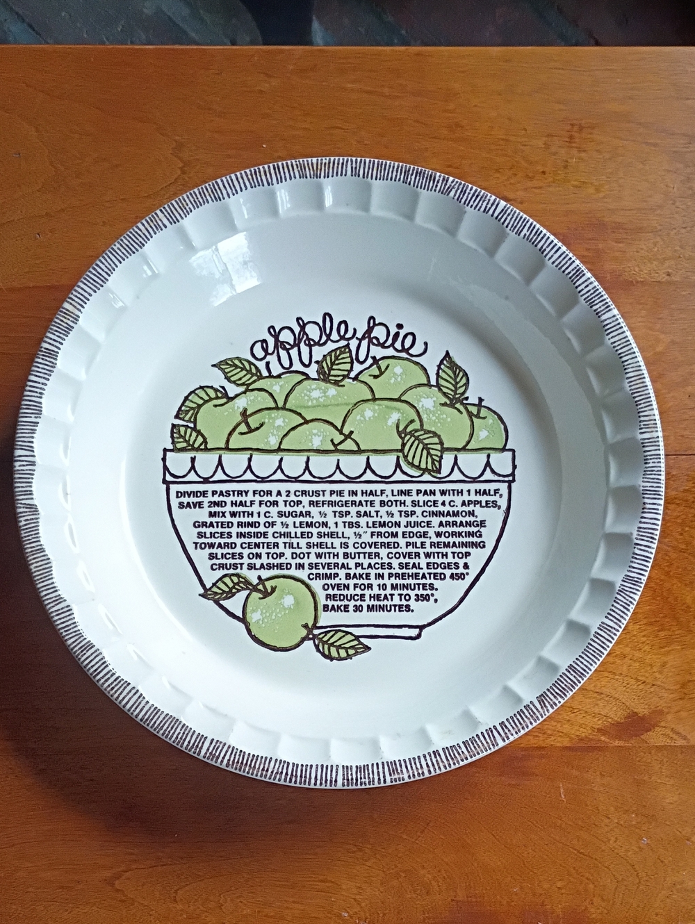 Country Harvest Apple Pie Ceramic Pie Plate - White with Green Apple Design
